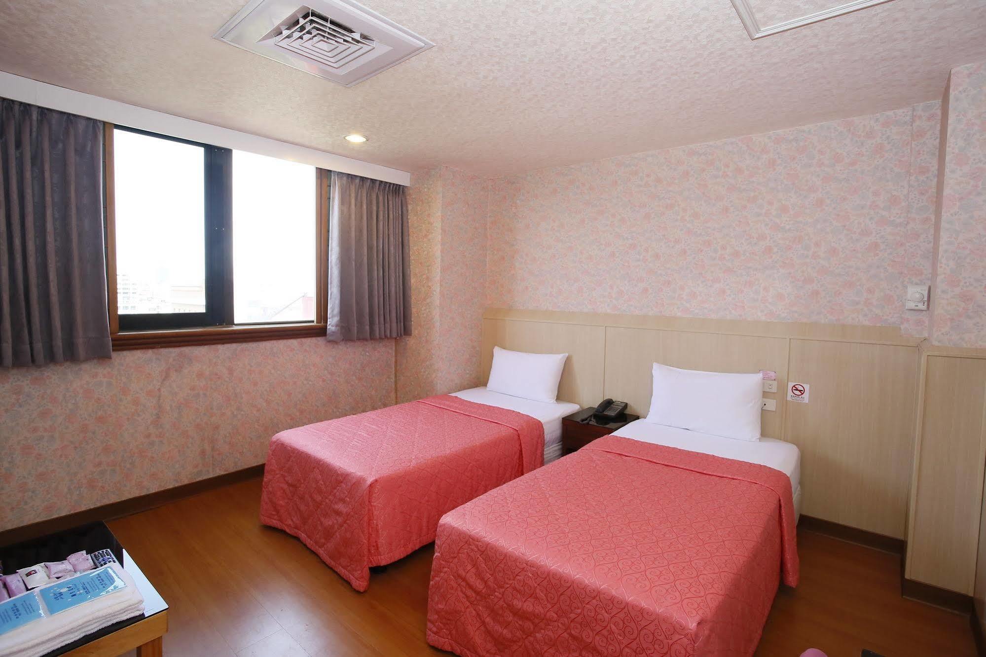 Sunwise Hotel Kaohsiung Exterior photo